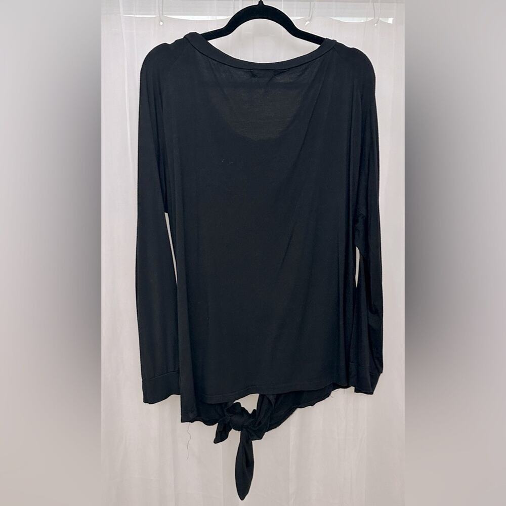Women’s size xxxl long sleeved tie front knit black top